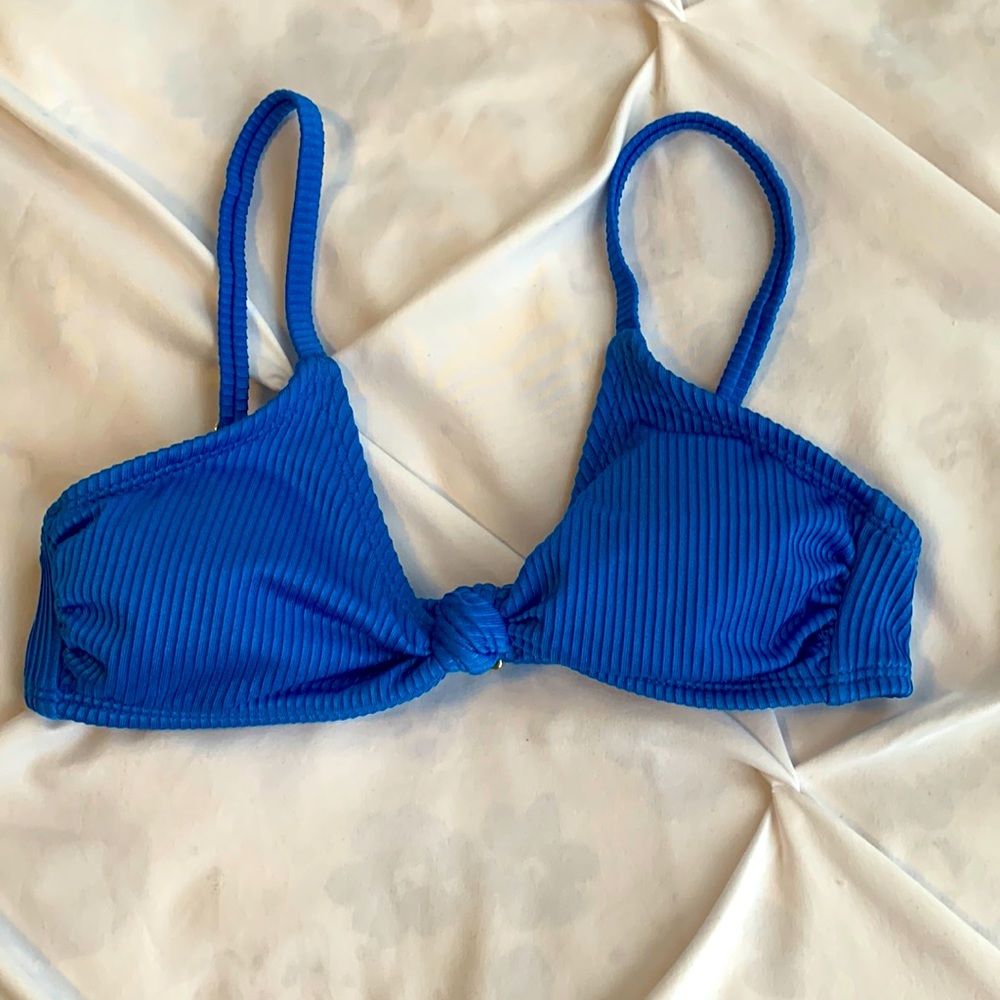 *Never worn* blue ribbed knotted swim top!